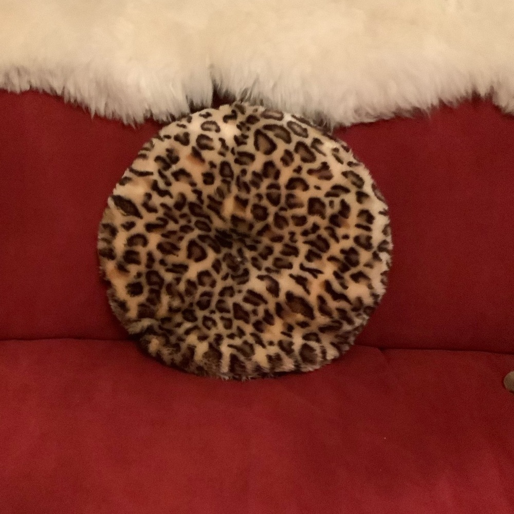 Faux Fur Pillow. 16’